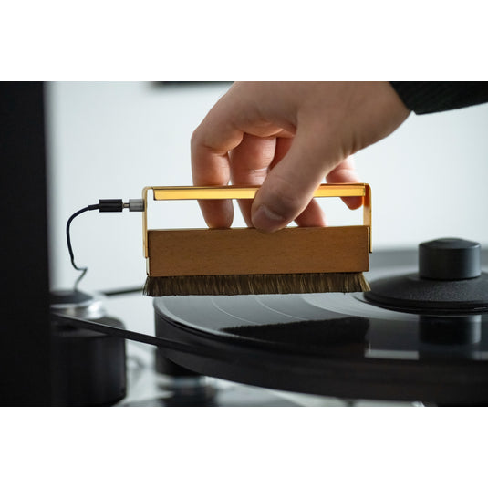 Pro-Ject Brush It Premium Anti-Static Carbon Fibre Record Brush with Ground Wire Standard