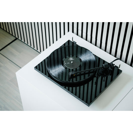 Pro-Ject E1 Phono Turntable with Pick It MM E Cartridge